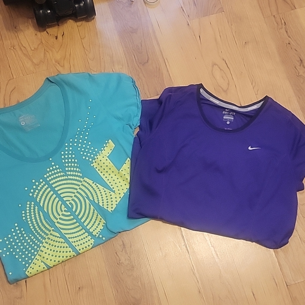 Pair of women's NIKE t-shirts sz L